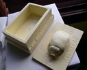 Filename=Replica_Seal_of_the_9th_Lord_of_Kobol_-_Council_Seal_Box_02.jpg
Filesize=21KiB
Dimensions=432x350
Date added=Dec 09, 2018 Replica_Seal_of_the_9th_Lord_of_Kobol_-_Council_Seal_Box_02.jpg